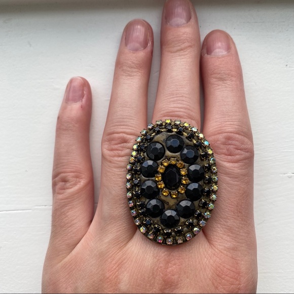 Vintage brassy & onyx black gemstone chunky ring - Picture 7 of 7